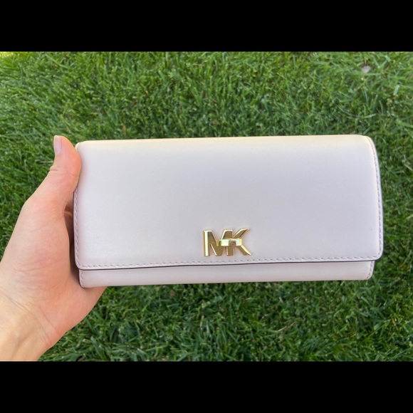 MICHAEL KORS SOFT PINK WALLET - Picture 2 of 7